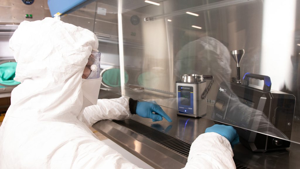 Cleanroom equipment installation and inspection services